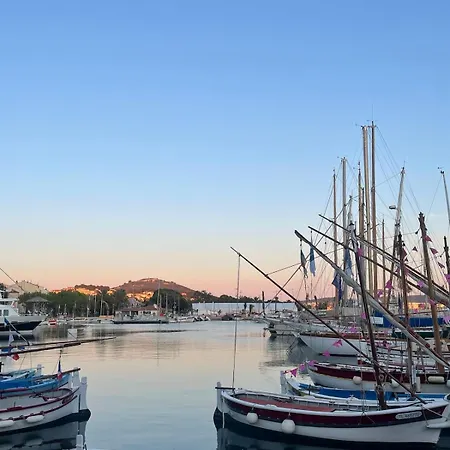 De - 5 Min Du Port, Terrasse, Parking Gratuit * Sanary-sur-Mer